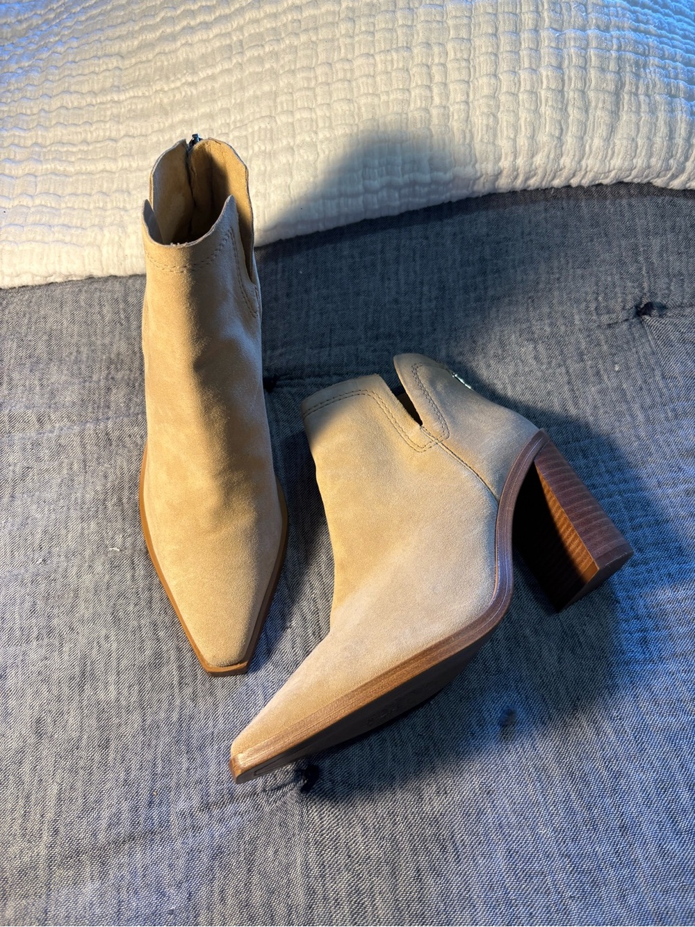 Vince Camuto Welland Bootie in the popular "Tortilla Suede Size 6.5M